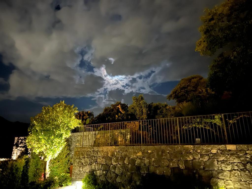 La Casa Dell'Alloro Zafferana Etnea Exterior foto